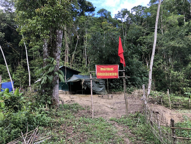 Border guards intercept Vietnamese border jumpers from Laos