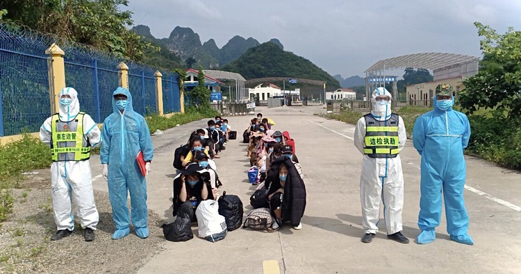 Vietnam receives 40 citizens deported from China for making illegal entry