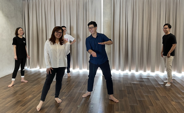 US-trained woman a pioneer in popularizing improv theater to Saigonese