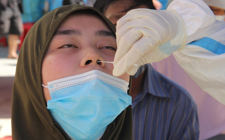 Da Nang begins testing household representatives for COVID-19