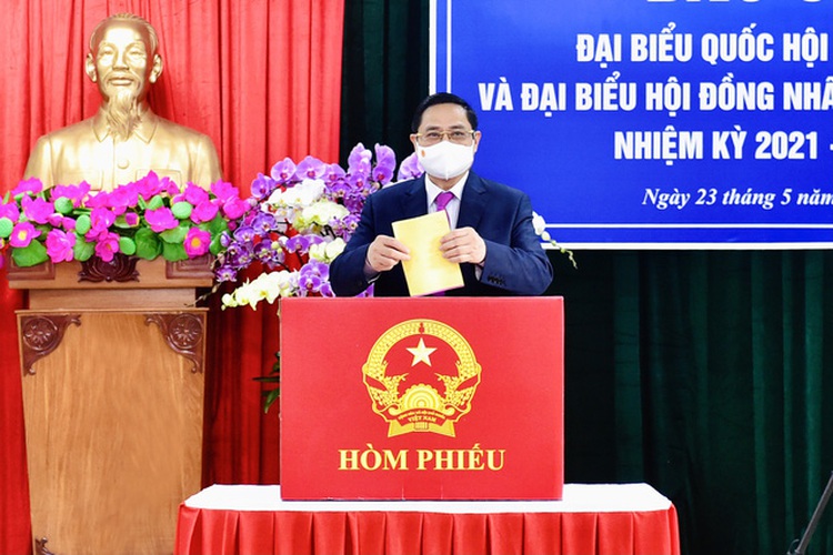 Vietnamese voters cast ballots to elect National Assembly deputies, local people’s council members