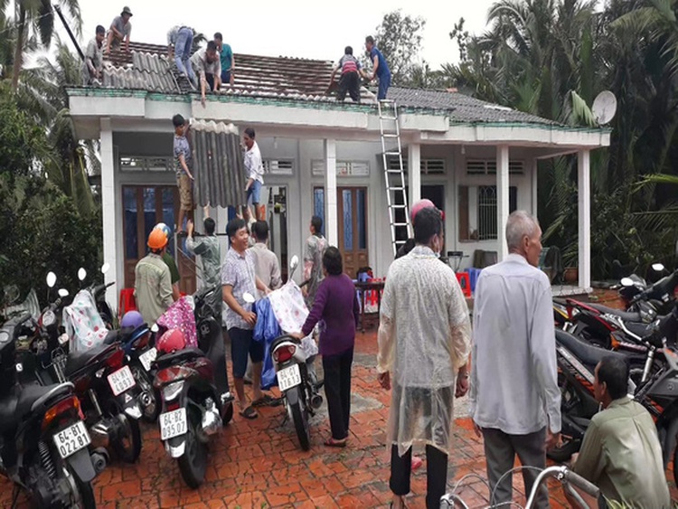 Whirlwinds, heavy rain wreak havoc in southern Vietnamese province
