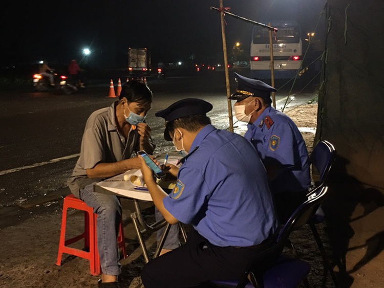 Ho Chi Minh City penalizes passenger buses for flouting COVID-19 curbs