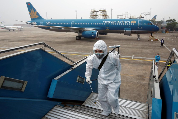 Vietnam to suspend incoming international flights to Hanoi