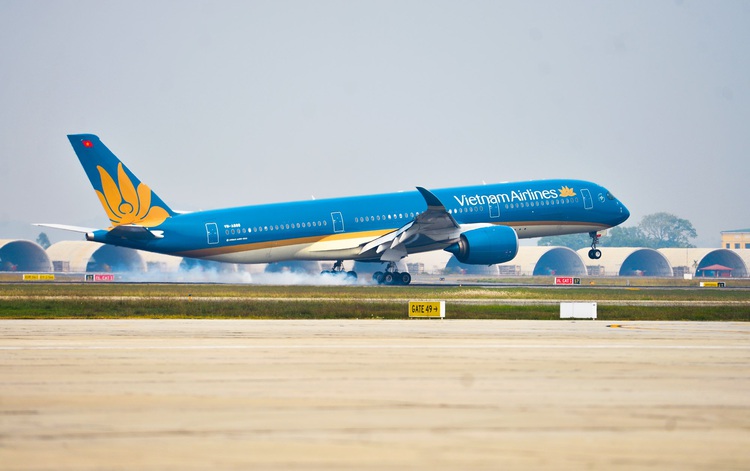 Vietnam caps domestic flights to Ho Chi Minh City over rising COVID-19 cases