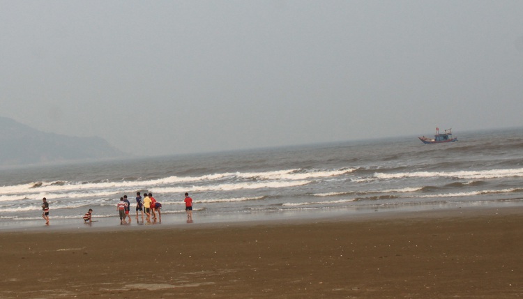Three children drown at beach in north-central Vietnam