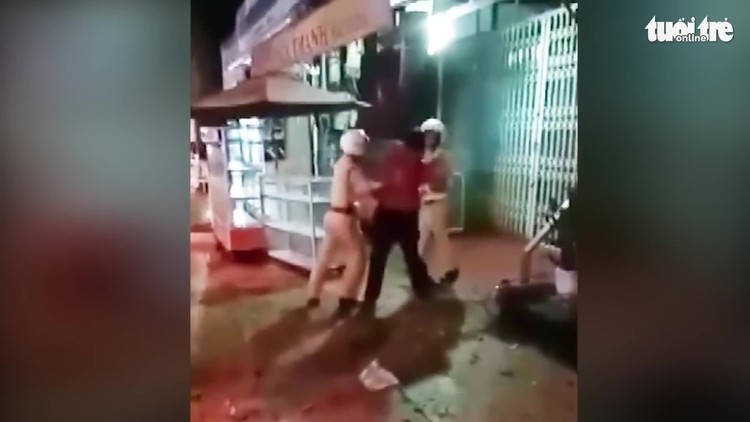 Grassroots-level deputy military commander loses position after drinking, assaulting traffic police in Vietnam