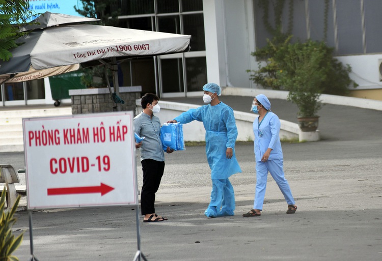Coronavirus hits vaccinated employees at COVID-19 treatment hospital in Ho Chi Minh City