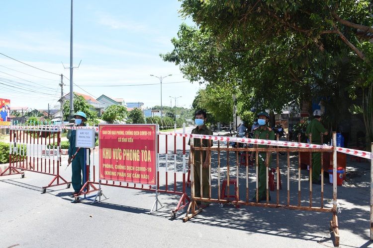 Coronavirus-positive woman hides in sugarcane field to evade quarantine, treatment in Vietnam