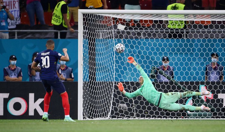 Swiss beat France on penalties to reach Euro 2020 last eight