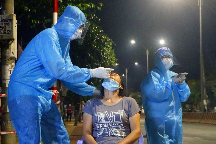 Southern Vietnamese province seeks assistance as COVID-19 cases exceed 300