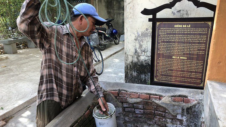 Well water selling a dated job that lasts in central Vietnam