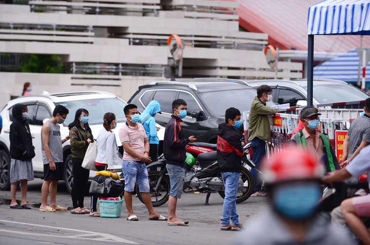 Rapid COVID-19 tests at hospitals help detect many cases in Ho Chi Minh City
