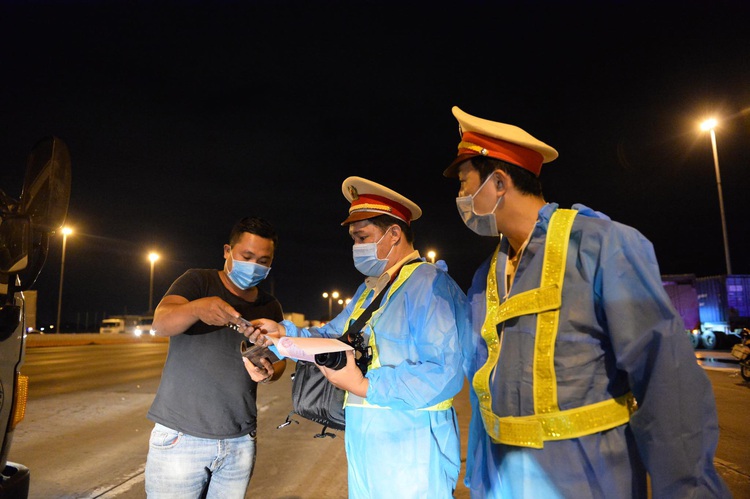 Ho Chi Minh City reactivates COVID-19 checkpoints at all entrances