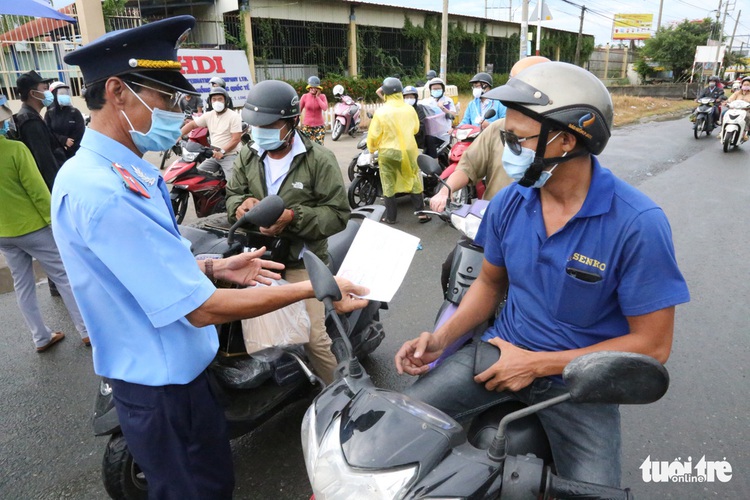 Coronavirus-free requirement restricts interprovincial travels in Vietnam