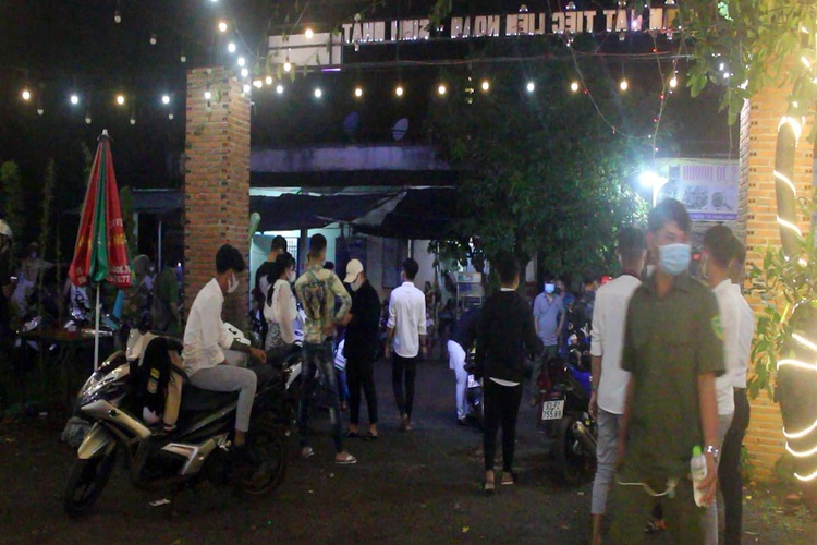 Over 50 gather for birthday party despite COVID-19 in southern Vietnamese province