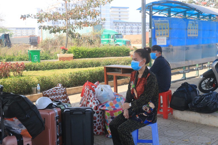 Should I bring own food if I'm quarantined or treated for COVID-19 in Vietnam?