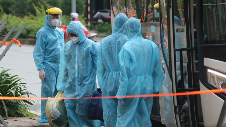 Vietnam reduces treatment period for asymptomatic COVID-19 patients, tries quarantining mild cases at home