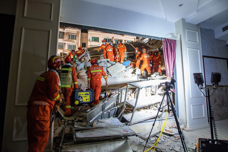 Death toll rises to 17 in partial collapse of China hotel