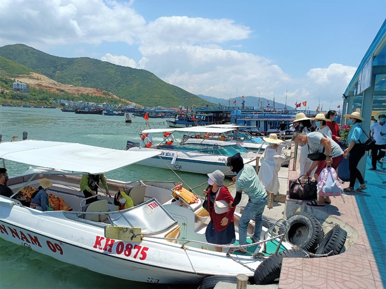 Vietnam’s Khanh Hoa releases road map to receive int’l arrivals with ‘vaccine passports’