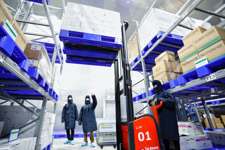 Over 921,000 AstraZeneca COVID-19 vaccine doses arrive in Ho Chi Minh City