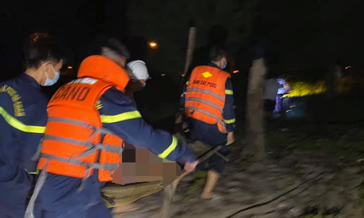 Two brothers drown off beach in north-central Vietnam