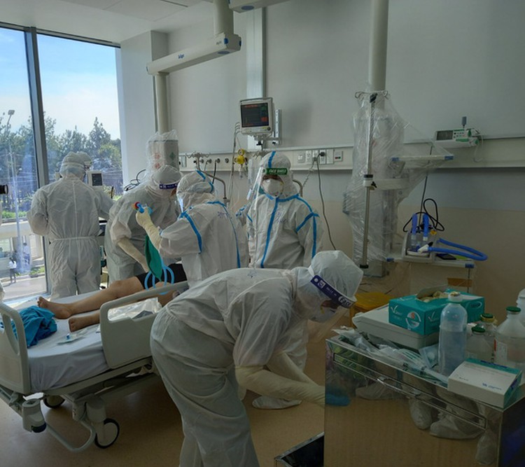 Vietnam reports new daily high of almost 6,000 coronavirus cases