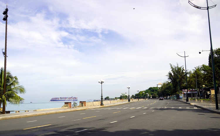 Vietnam city bars traveling to work by motorbike, on foot to curb coronavirus spread