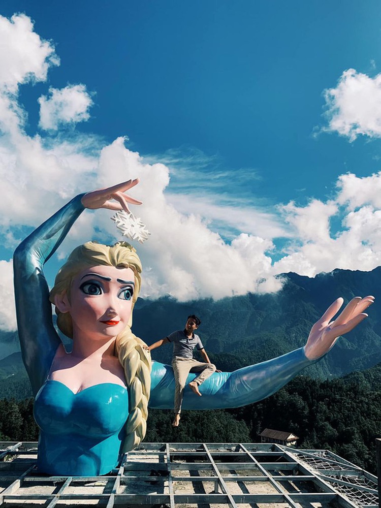 Sa Pa pulls down disproportionate statue of Disney princess Elsa following Internet fallout
