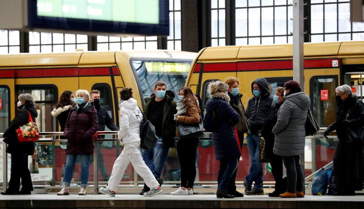 Merkel aide warns of COVID-19 surge in Germany over coming weeks