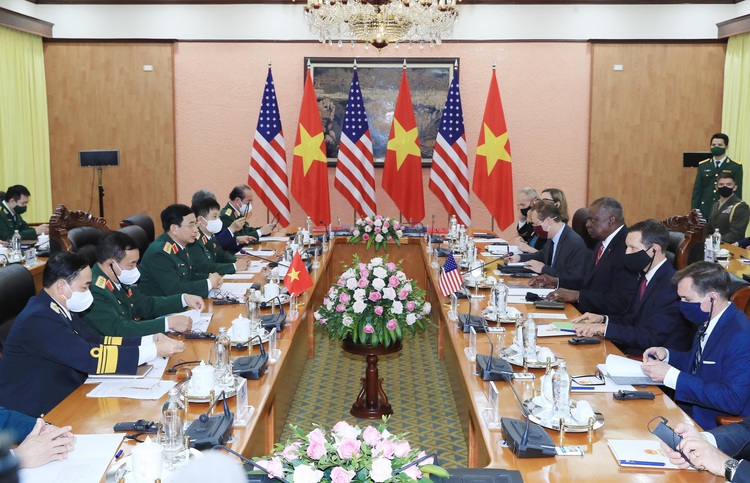 US Secretary of Defense pays official visit to Vietnam