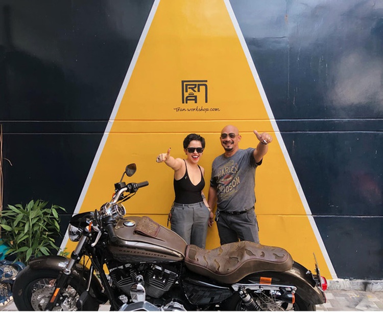 Young Vietnamese woman amazes motorcyclists with outstanding leathercraft skills