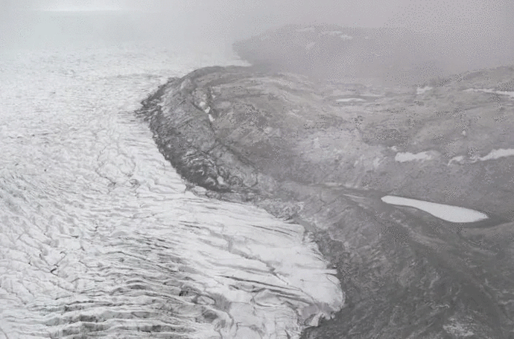 Heatwave causes massive melt of Greenland ice sheet