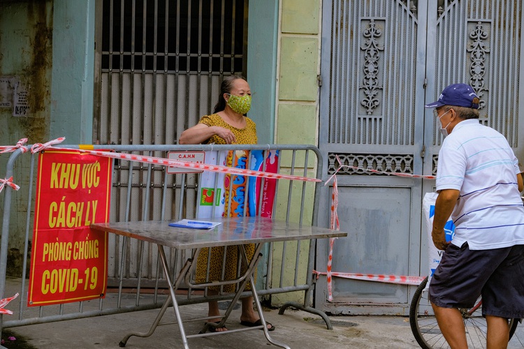 Hanoi locks down areas with 2,800 residents in central district over new infections