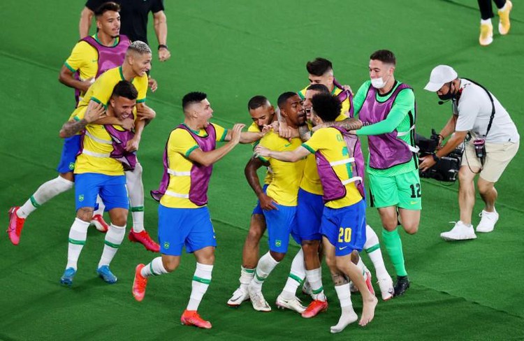 Soccer: Brazil beat Spain 2-1 after extra time to win gold medal