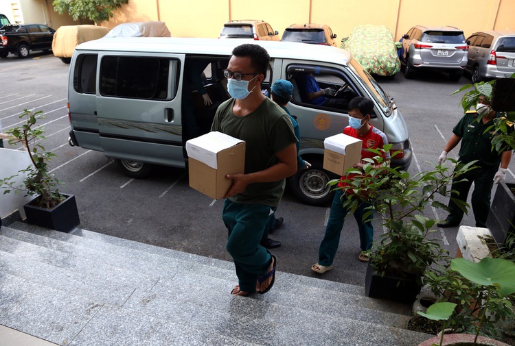 Car rides return ashes of Ho Chi Minh City’s COVID-19 casualties home
