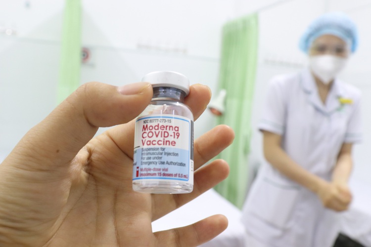 Vietnamese expat, colleagues in US offer donation of 50,000 COVID-19 vaccine vials to Saigon