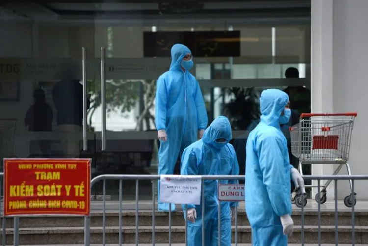 Vietnam to extend movement curbs in biggest city as virus toll rises
