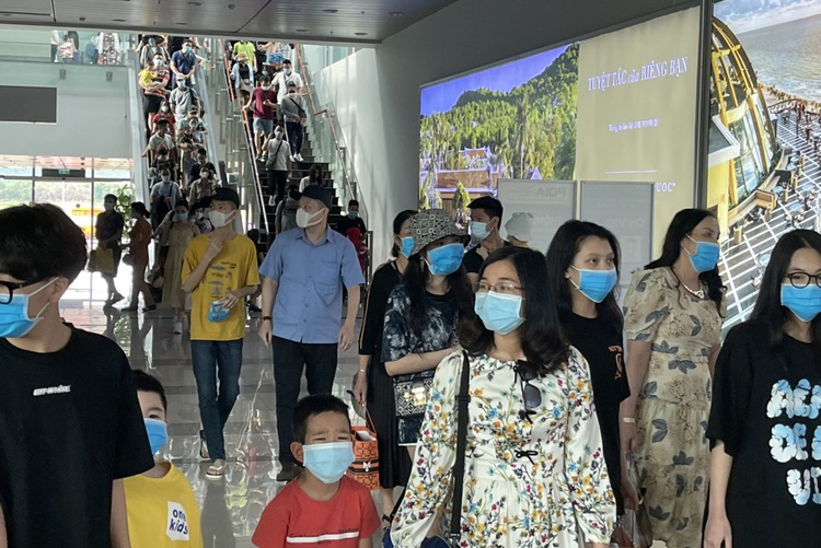Vietnam repatriates French students stranded on Phu Quoc Island