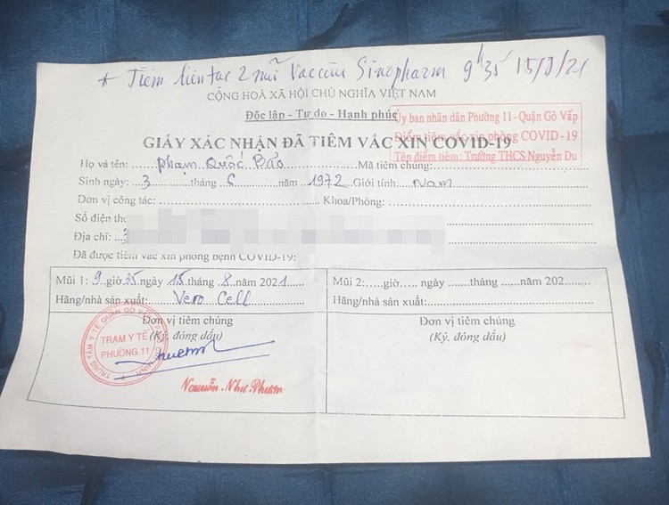 Man accidentally receives two COVID-19 vaccine shots minute apart in Vietnam