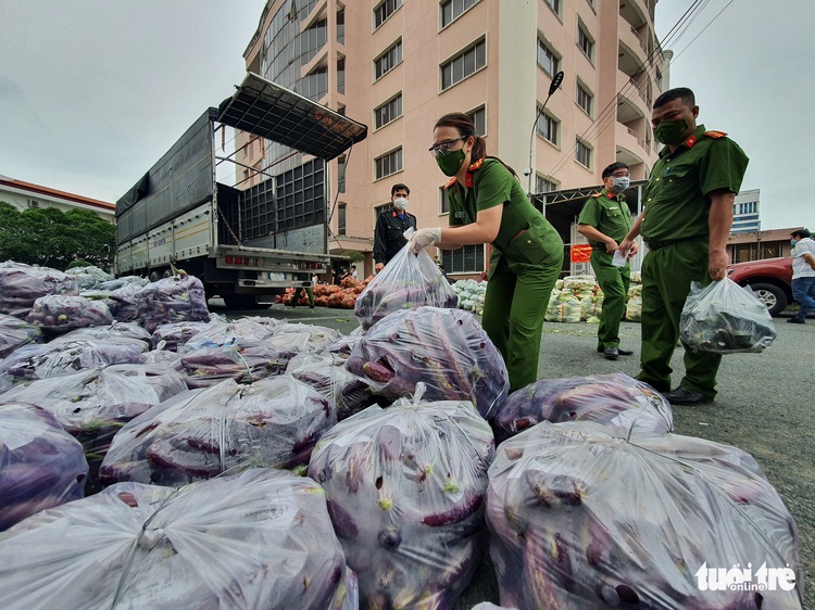 Troops to help Ho Chi Minh City citizens with food delivery as stay-home order issued
