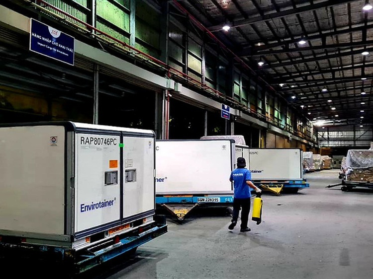 Shipment of Remdesivir vials against COVID-19 reaches Ho Chi Minh City