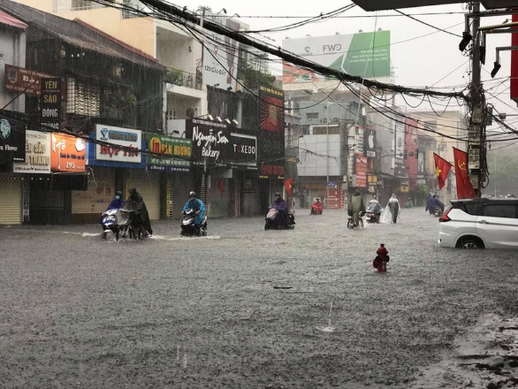 Torrential rain deluges streets in Vietnam's Hai Phong
