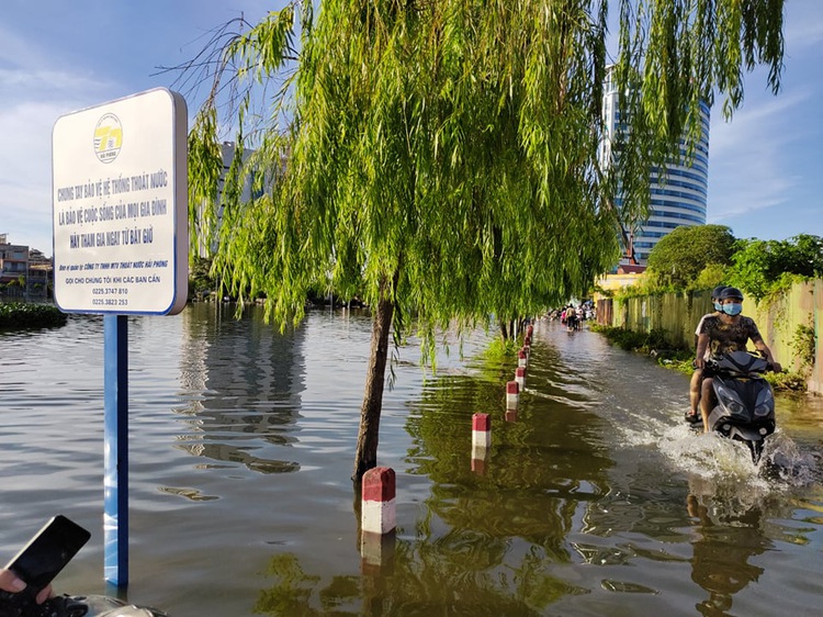 Siblings drown after lake overflows in northern Vietnam
