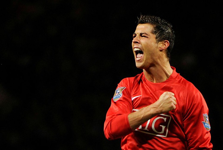 Ronaldo set to complete Man United return after day of high transfer drama