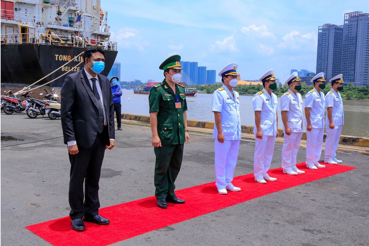 Indian navy ship arrives in Ho Chi Minh City with COVID-19 relief aid