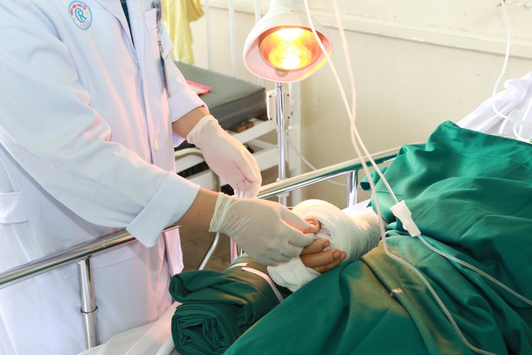 Ho Chi Minh City hospital successfully reattaches severed hand