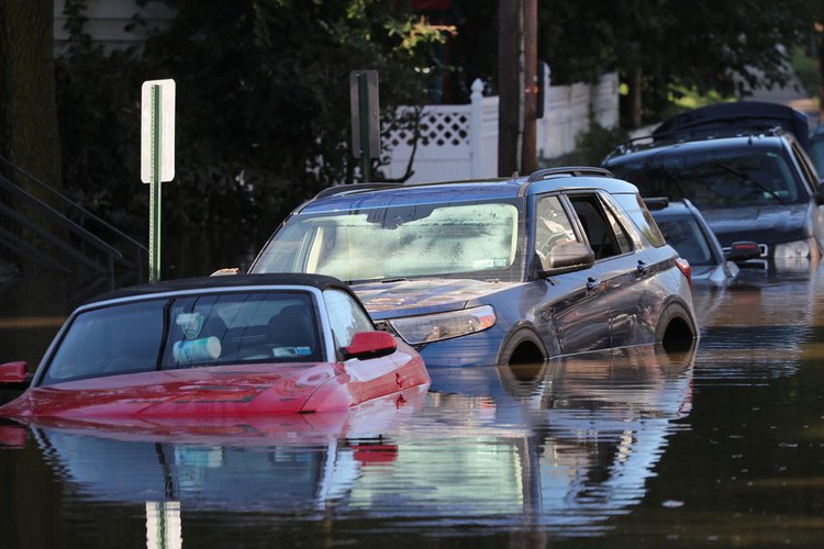 Ida's record rain floods New York-area homes, subways; at least 44 dead
