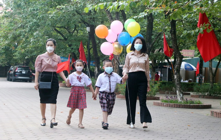 2021-22 school year opens amidst COVID-19 pandemic in Vietnam