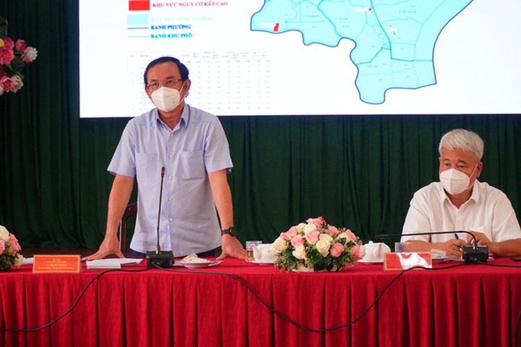 Ho Chi Minh City cannot stick to social distancing forever: Party chief Nen